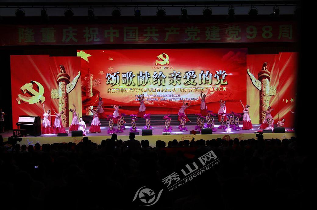 受大雾及路面结冰影响,甘肃多条高速公路临时管制