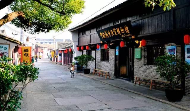 “商场保安徒手接住坠楼婴儿”被当成新闻热传 首发者:视频是根据此前事件翻拍重现