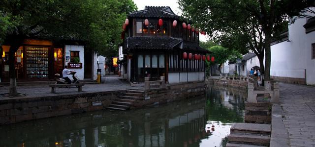 逃离倒影森林