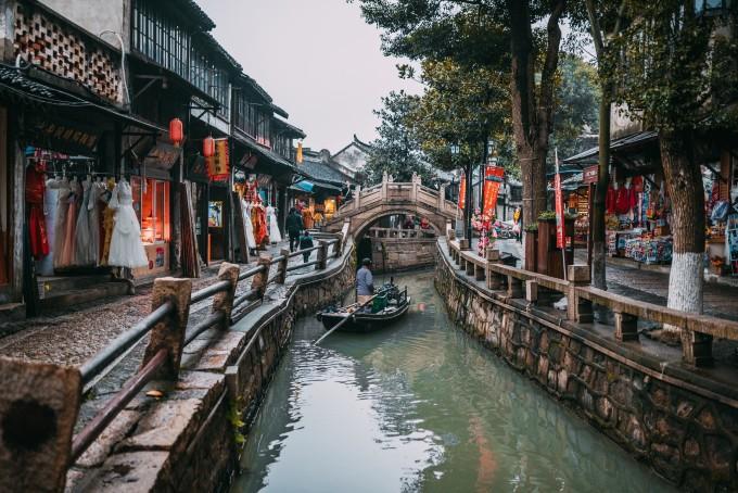 百年小学浓缩荡口崇教之风，华氏家族始终影响着这座江南古镇